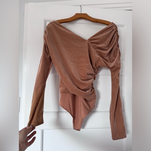 NWT Express Body Contour Velvet Off the Shoulder Bodysuit - size Medium - Picture 9 of 10